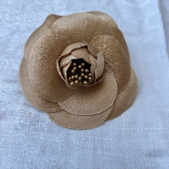 Chanel inspired silk camellia pins. - Picture 5 of 7